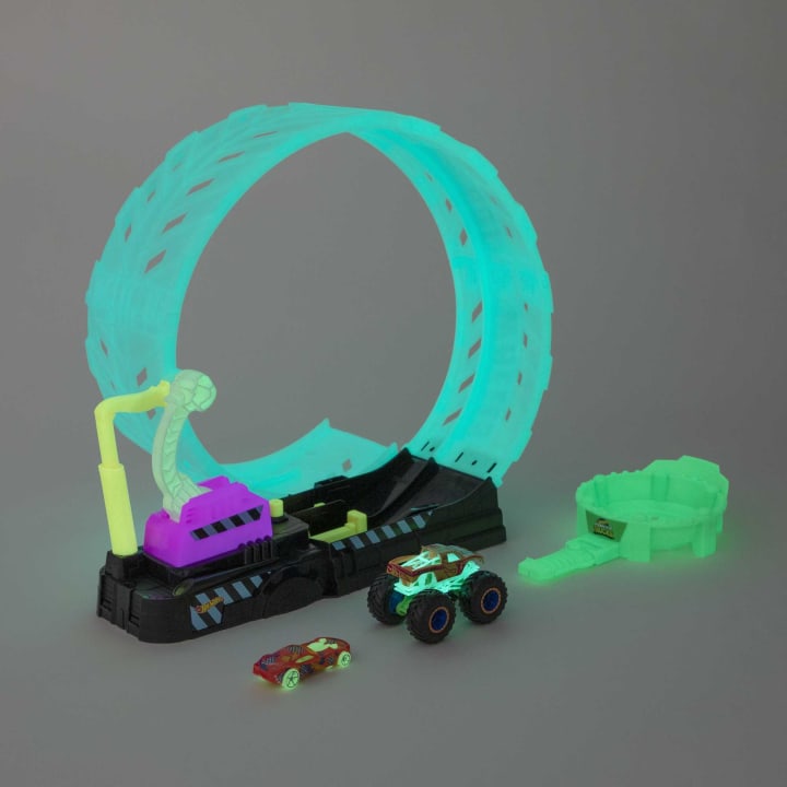 Hot Wheels Monster Glow In the Dark Epic Loop Playset