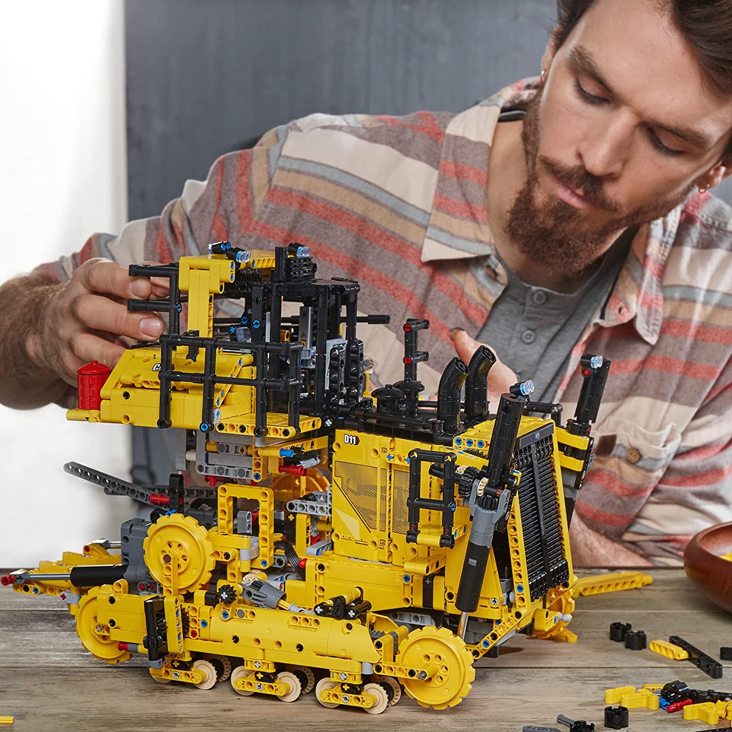 Lego Technic - Cat D11T-Bulldozer V29